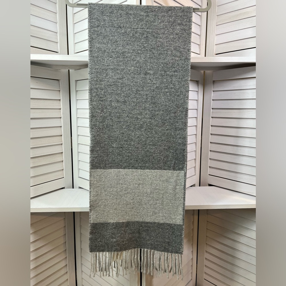 NEW ITALY WOOLLEN TREASURES 100% WOOL SCARF